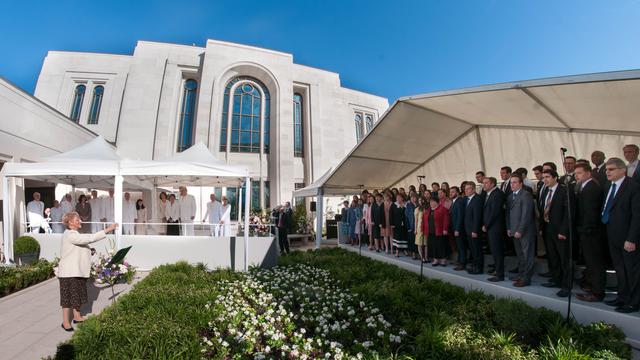 Bild från Paristemplets invigning 2016
